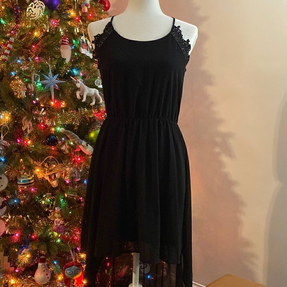 FOREVER 21 Sleeveless Crotchet High Low Dress